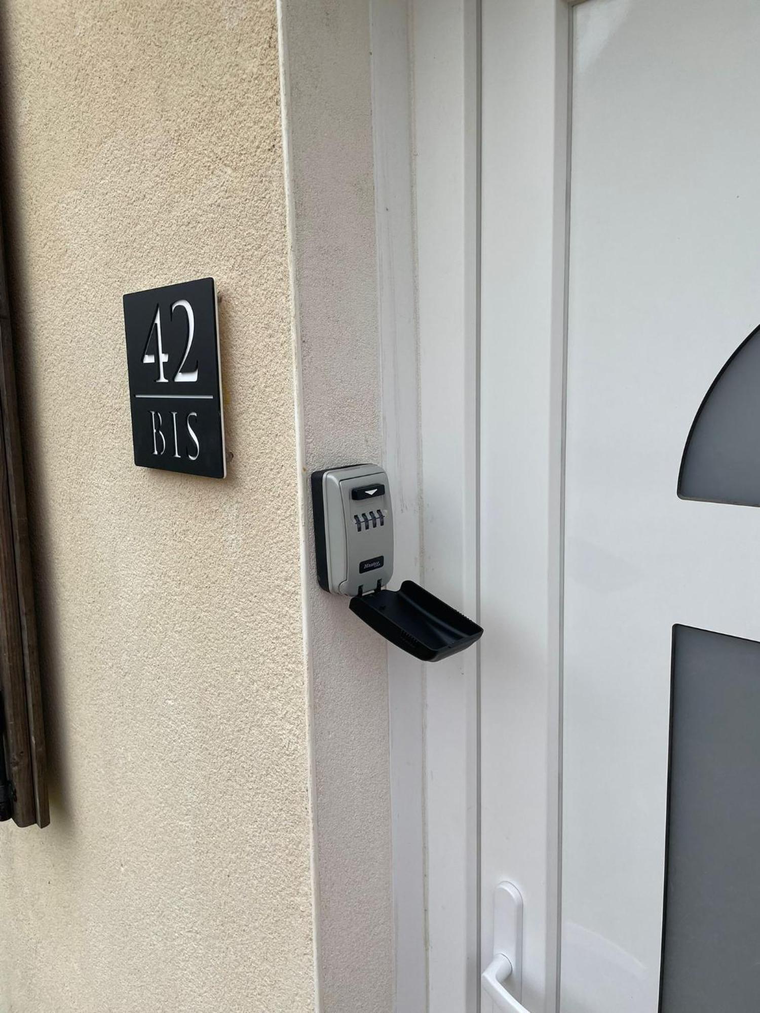 Joli Studio En Centre Ville Faremoutiers Eksteriør billede